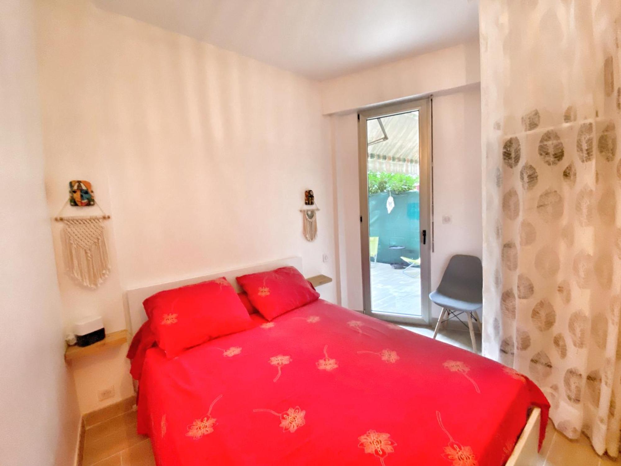 Apartment 50m / 200m Hippodrome 2 Pieces Jardin Garage