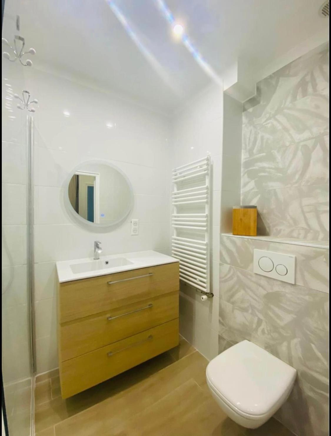 50m / 200m Hippodrome 2 Pieces Jardin Garage Appartement
